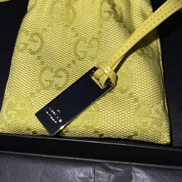 Gucci pouch preloved excellent condition color is yellow 100% Authentic. - Picture 3 of 9
